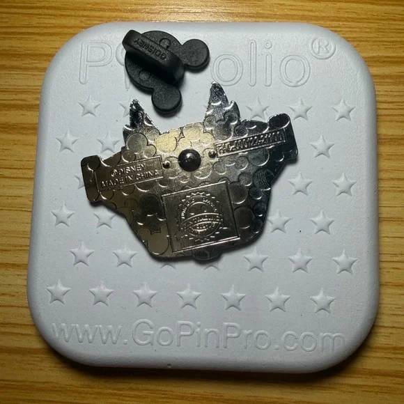 Disneys Hercules Pegasus Fanny Pack Pin+ Comes With NEW Mini Pin Folio - Picture 2 of 2